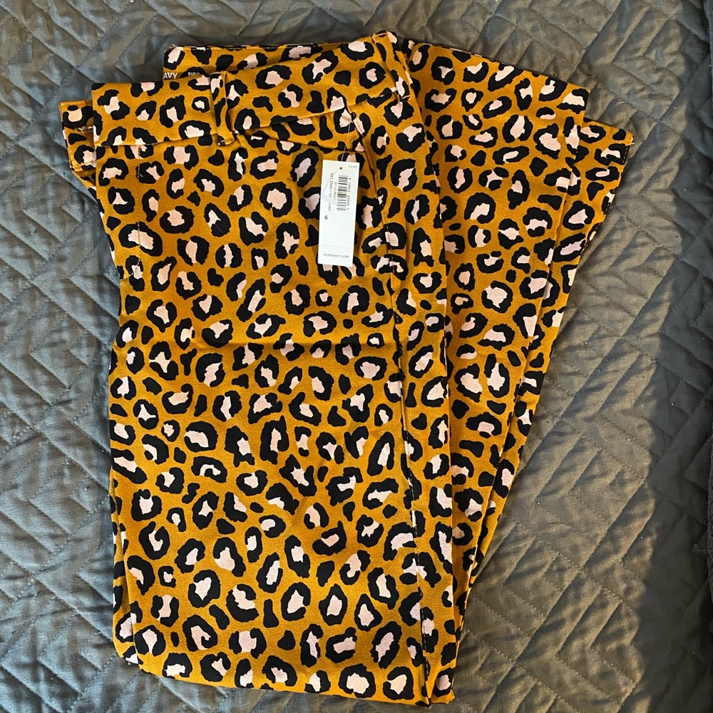 Old Navy Pixie Pants Leopard Sz 6